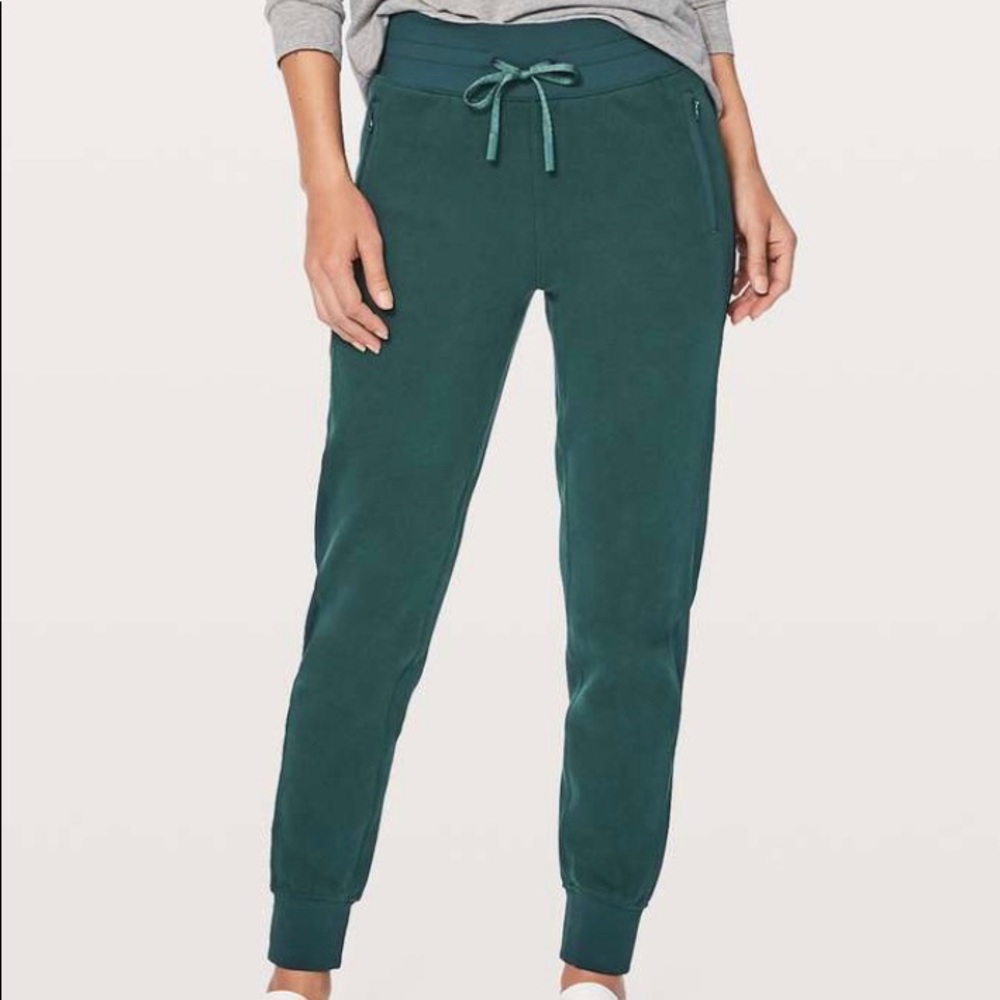 Lululemon jogger, sweats